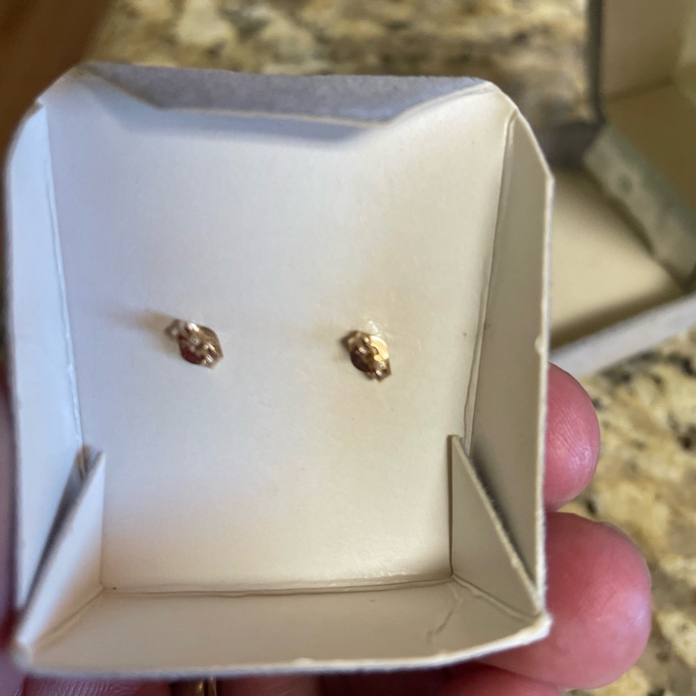 Diamond Studs 14k Gold Genuine Diamonds
14k on posts of earrings - Picture 4 of 5